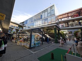 08-1730-KR-seoul-street.jpg