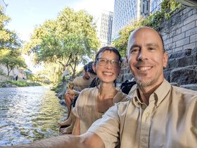 08-1809-KR-joseph-nora-river-selfie-seoul.jpg